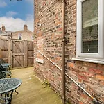 7 Longfield Terrace Gorgeous 5 Bed House In With Parking - Pass The Keys