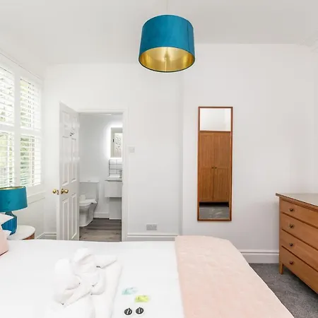 Holiday home Stunning And Modern 5 Bed House I Pass The Keys York