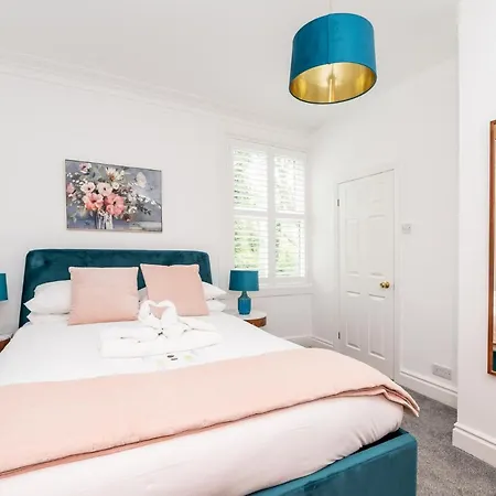 Stunning And Modern 5 Bed House I Pass The Keys Holiday home York