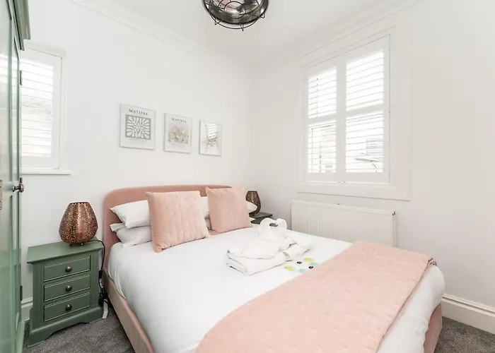 בית נופש 7 Longfield Terrace Gorgeous 5 Bed House In With Parking - Pass The Keys *