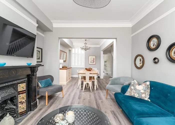 בית נופש 7 Longfield Terrace Gorgeous 5 Bed House In With Parking - Pass The Keys