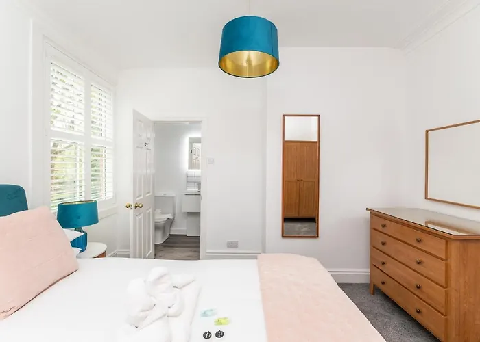 בית נופש 7 Longfield Terrace Gorgeous 5 Bed House In With Parking - Pass The Keys יורק