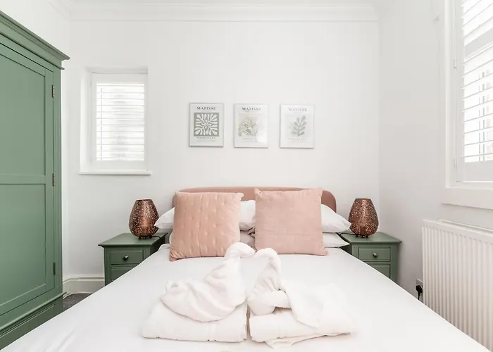 7 Longfield Terrace Gorgeous 5 Bed House In With Parking - Pass The Keys *