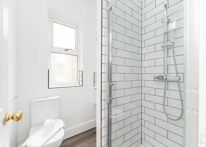 בית נופש 7 Longfield Terrace Gorgeous 5 Bed House In With Parking - Pass The Keys *