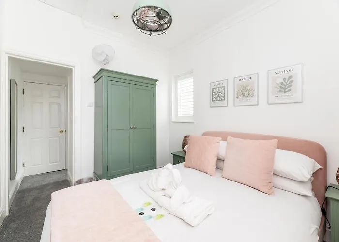 בית נופש 7 Longfield Terrace Gorgeous 5 Bed House In With Parking - Pass The Keys יורק