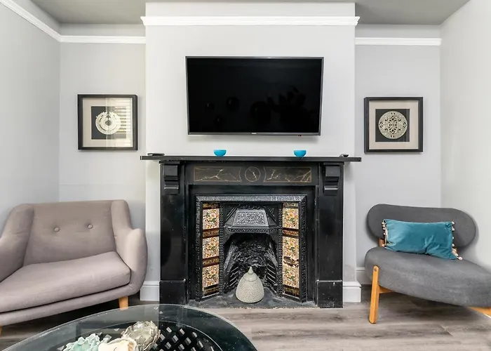 7 Longfield Terrace Gorgeous 5 Bed House In With Parking - Pass The Keys