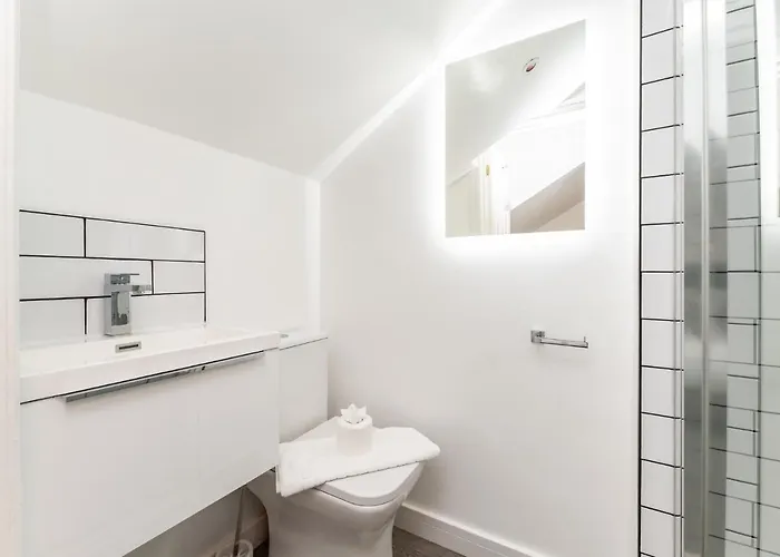 7 Longfield Terrace Gorgeous 5 Bed House In With Parking - Pass The Keys