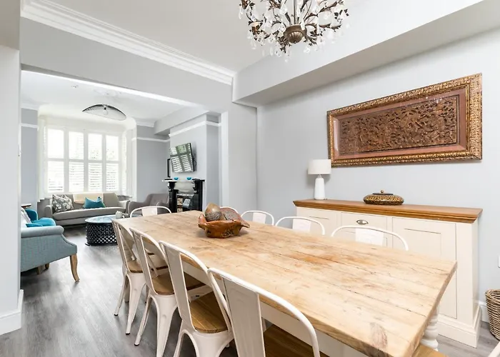 בית נופש 7 Longfield Terrace Gorgeous 5 Bed House In With Parking - Pass The Keys *