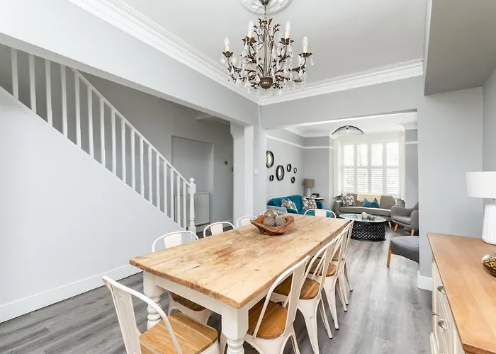 בית נופש 7 Longfield Terrace Gorgeous 5 Bed House In With Parking - Pass The Keys יורק