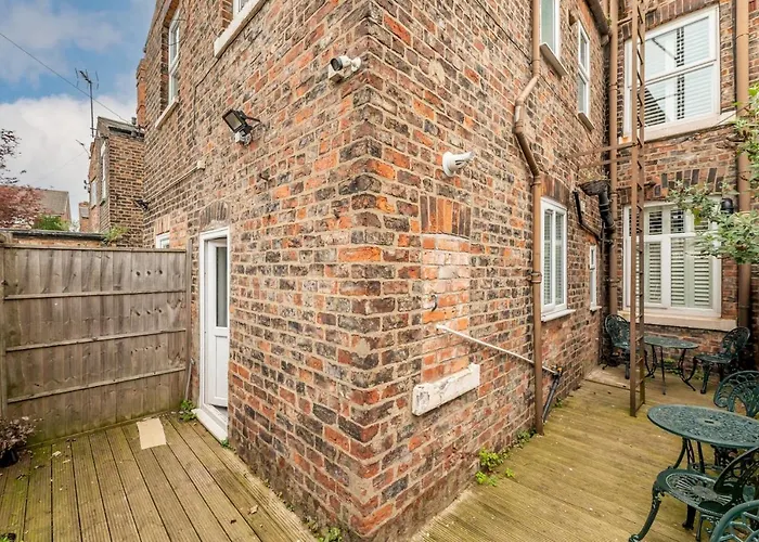 7 Longfield Terrace Gorgeous 5 Bed House In With Parking - Pass The Keys *