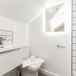 7 Longfield Terrace Gorgeous 5 Bed House In With Parking - Pass The Keys