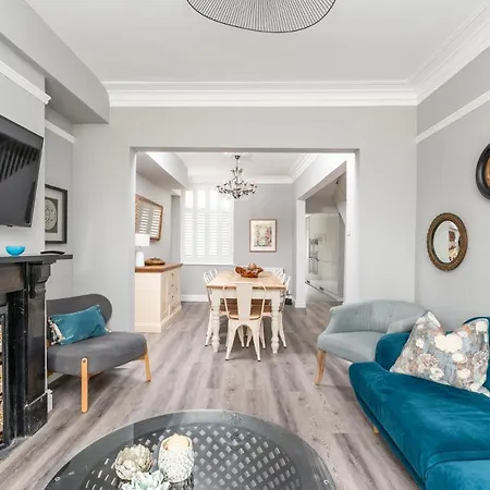 בית נופש 7 Longfield Terrace Gorgeous 5 Bed House In With Parking - Pass The Keys