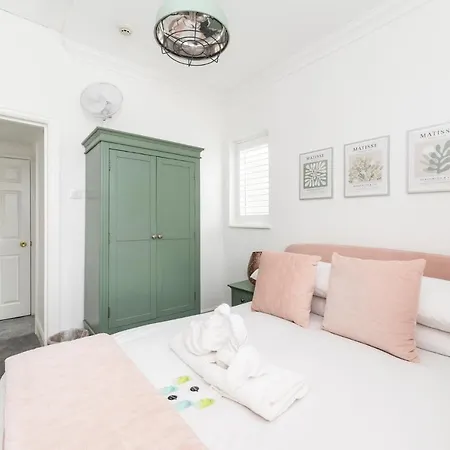 Casa vacanze 7 Longfield Terrace Gorgeous 5 Bed House In With Parking - Pass The Keys York