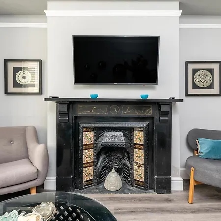 7 Longfield Terrace Gorgeous 5 Bed House In With Parking - Pass The Keys