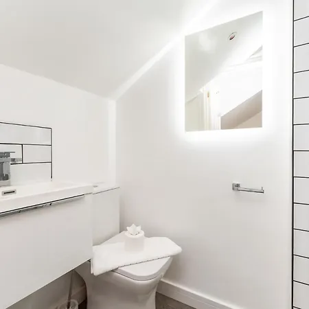 7 Longfield Terrace Gorgeous 5 Bed House In With Parking - Pass The Keys