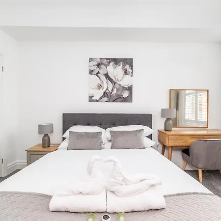 7 Longfield Terrace Gorgeous 5 Bed House In With Parking - Pass The Keys